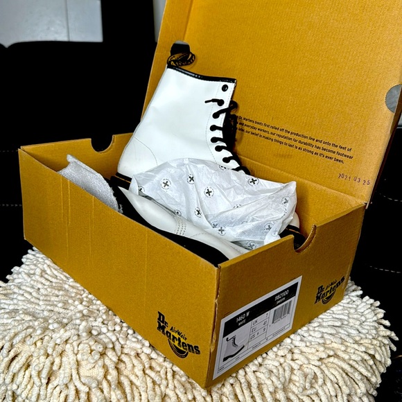 Dr. Marten Combat - THE ORIGINAL. STILL NEW! 1460 SMOOTH LEATHER LACE UP BOOTS - Picture 6 of 17